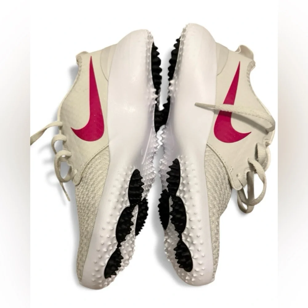 NWOT Nike Rosche G women’s 8 spikeless Dusk silver and fuchsia golf shoes